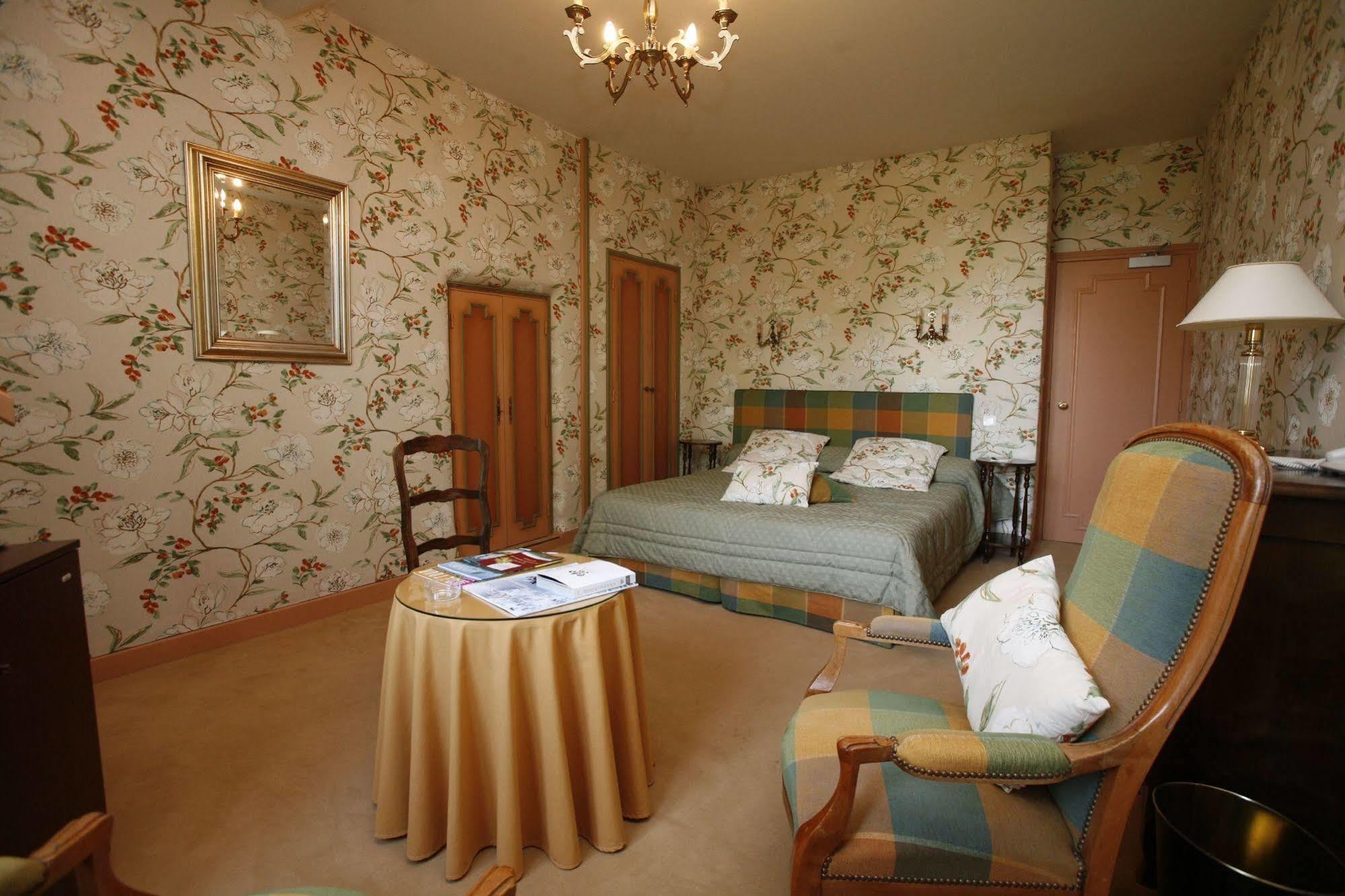 Hotel Chateau De Castel Novel - Les Collectionneurs Varetz Eksteriør bilde