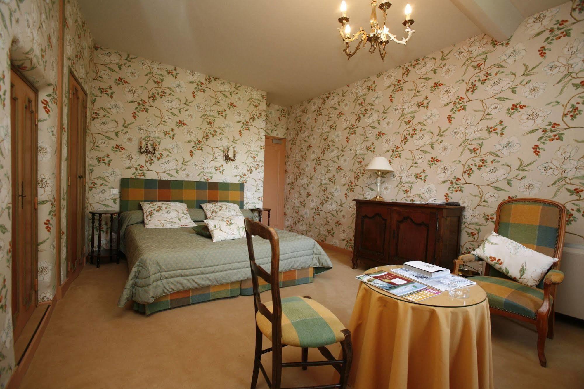 Hotel Chateau De Castel Novel - Les Collectionneurs Varetz Eksteriør bilde